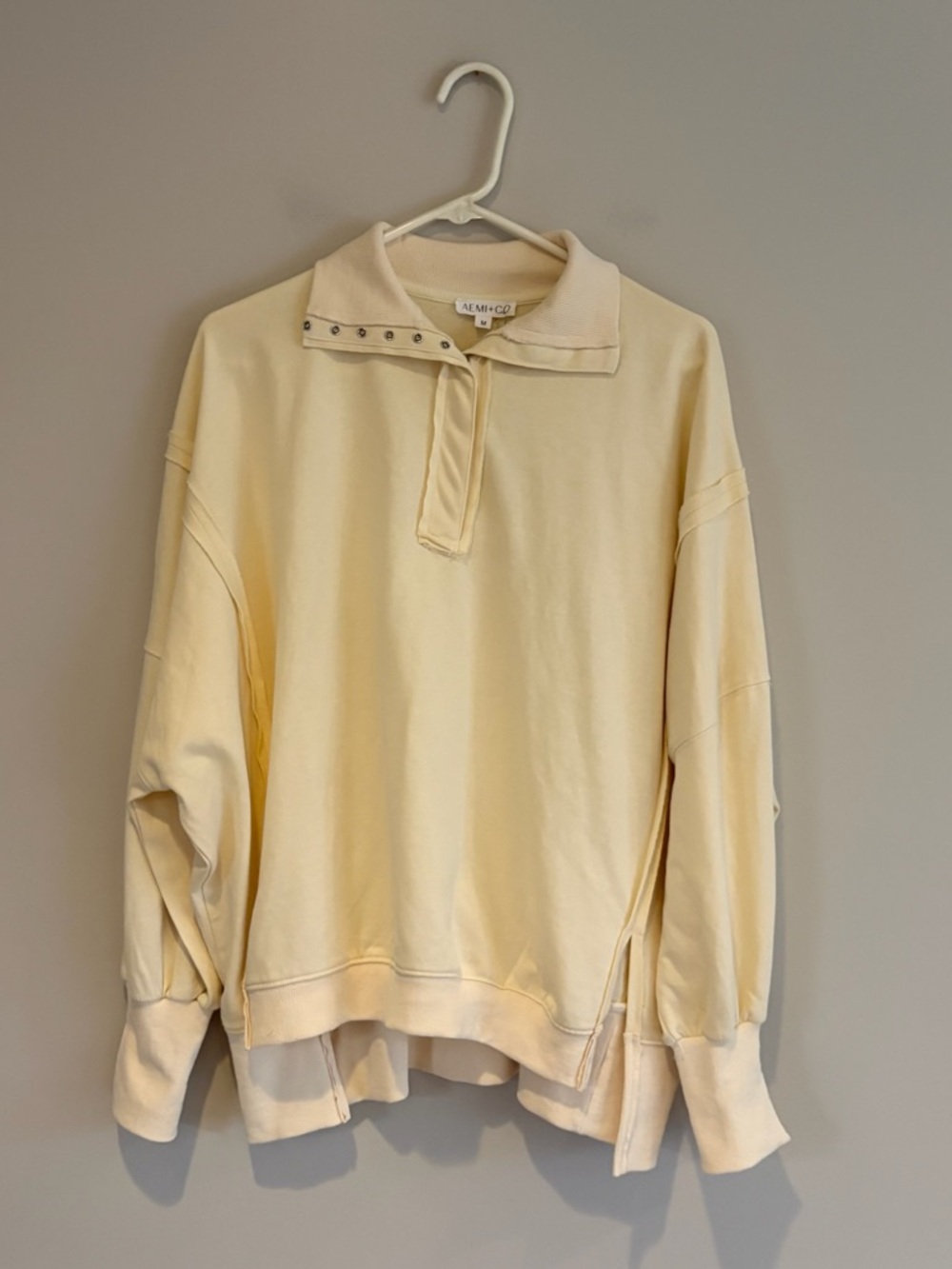AEMI + CO Cream Slit Half Snap Oversized Collared Pullover Sweatshirt Medium NWT